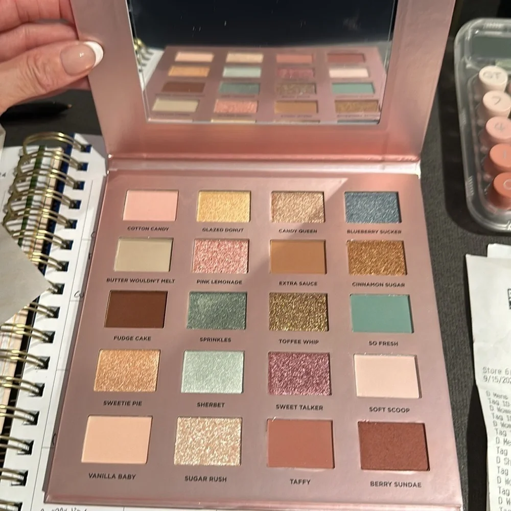 New ICONIC LONDON Treat Yourself Eyeshadow Palette